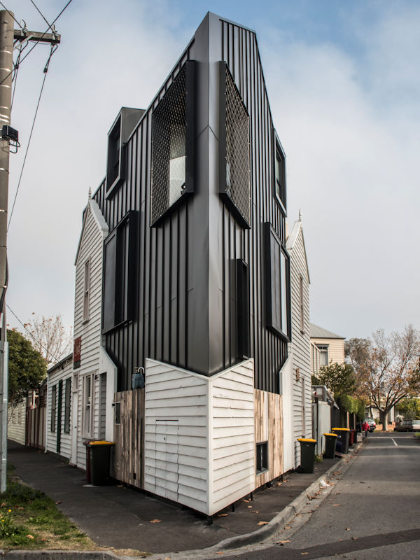Acute House standing seam aluminium 1