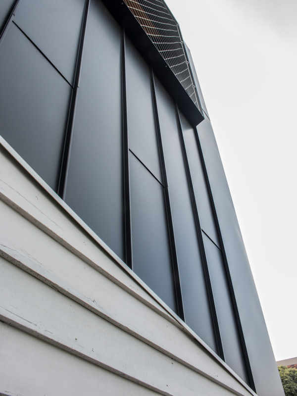 Acute House standing seam aluminium 11