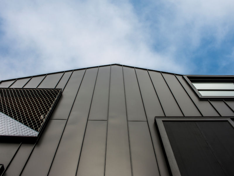 Acute House standing seam aluminium 5